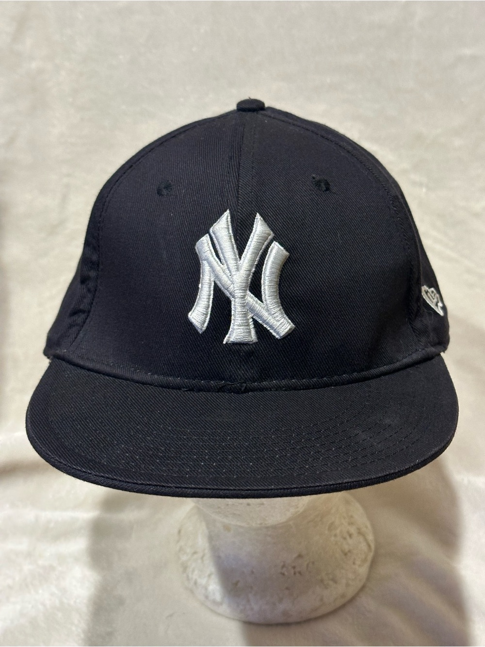 New Era 9Fifty New York Yankees Hat Mens Sz 7 1/2 MLB Baseball Cap Black Sports